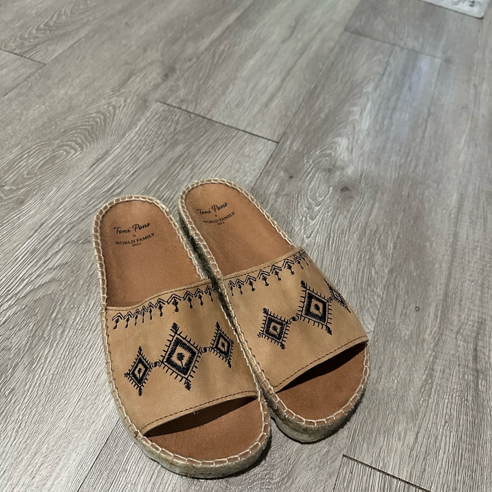 Toni Pons Lili leather Ibiza flat sandals